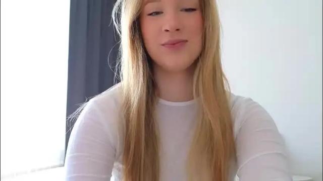 Image 2 of pink_rosee_ Stream on Chaturbate on 1 month ago