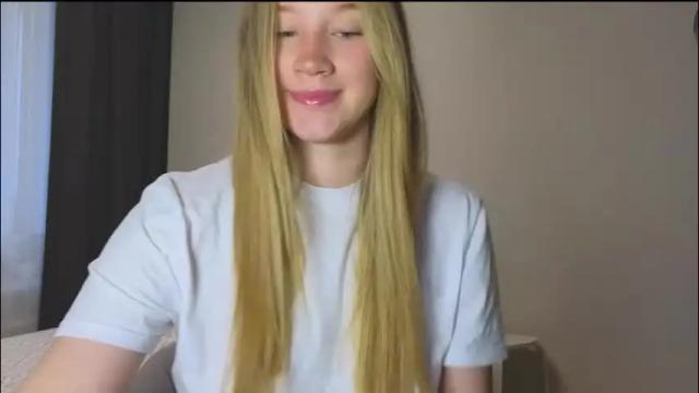 Image 2 of pink_rosee_ Stream on Chaturbate on 1 month ago