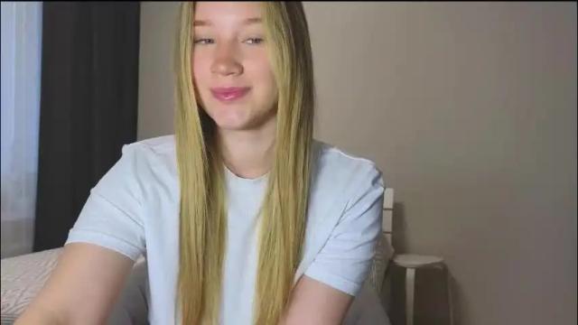 Image 3 of pink_rosee_ Stream on Chaturbate on 1 month ago