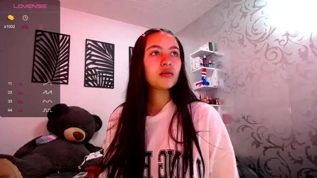 Image 2 of pinkpoisonn__ Stream on Chaturbate on 19 months ago
