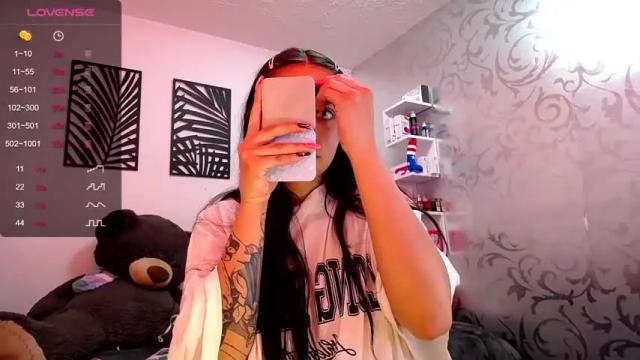 Image 3 of pinkpoisonn__ Stream on Chaturbate on 19 months ago