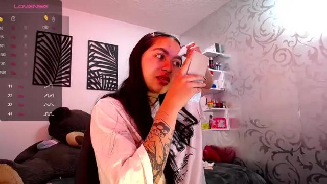 Image 4 of pinkpoisonn__ Stream on Chaturbate on 19 months ago