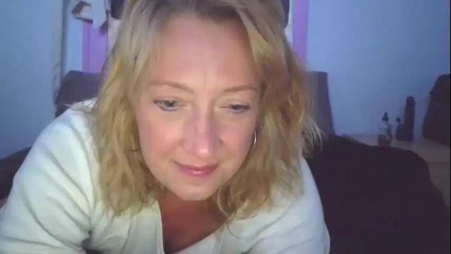 Image 2 of pinkwhitney618 Stream on Chaturbate on 3 months ago