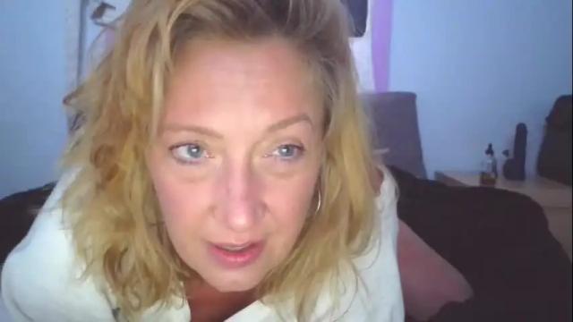 Image 3 of pinkwhitney618 Stream on Chaturbate on 3 months ago