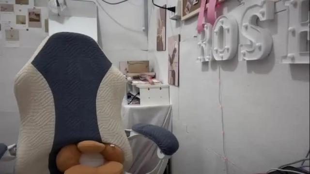 Image 2 of pinkyrosexx Stream on Chaturbate on 1 month ago