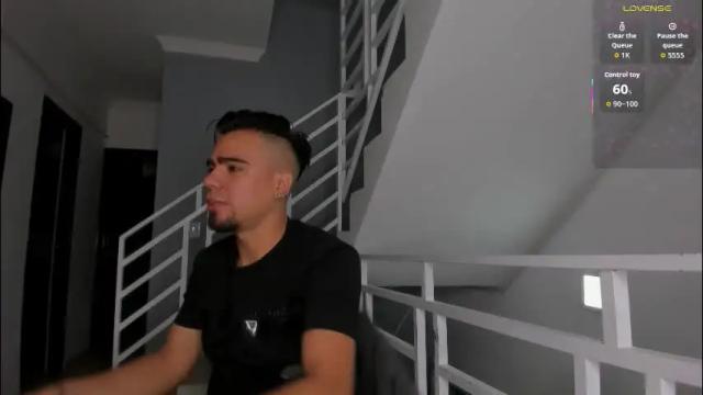 Image 2 of pittandlunaa69 Stream on Chaturbate on 1 month ago