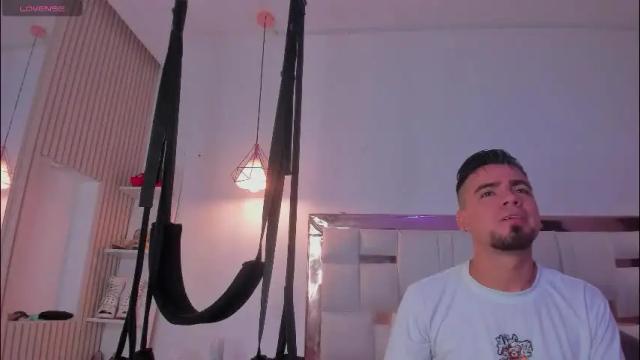 Image 2 of pittandlunaa69 Stream on Chaturbate on 12 days ago