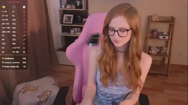 Image 2 of plastic_beach Stream on Chaturbate on 5 months ago