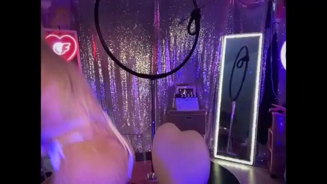 Image 2 of plasticfuckdoll Stream on Chaturbate on 3 months ago