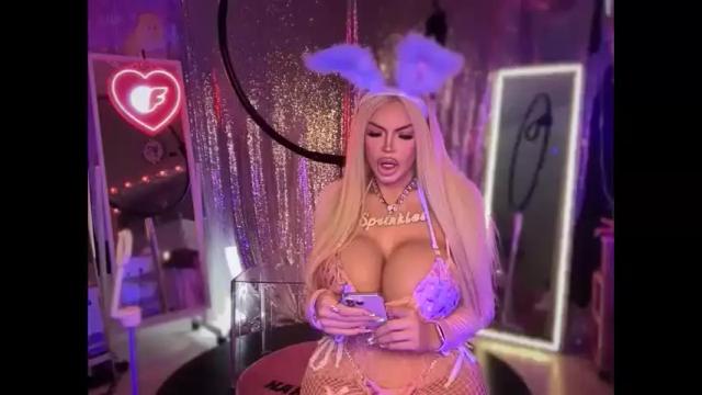 Image 3 of plasticfuckdoll Stream on Chaturbate on 3 months ago