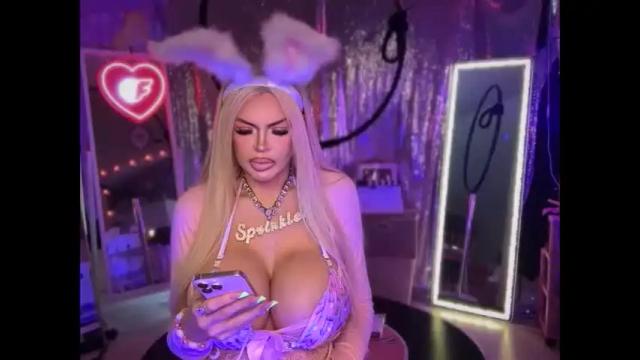Image 4 of plasticfuckdoll Stream on Chaturbate on 3 months ago