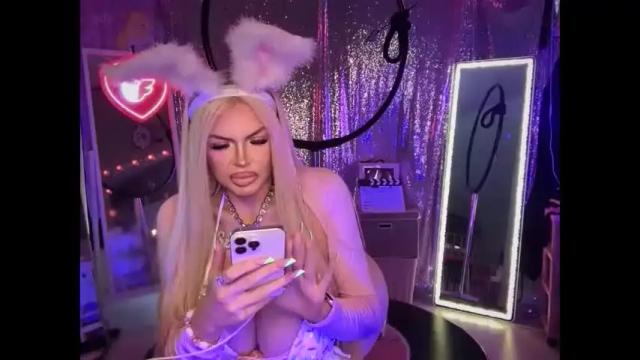 Image 8 of plasticfuckdoll Stream on Chaturbate on 3 months ago