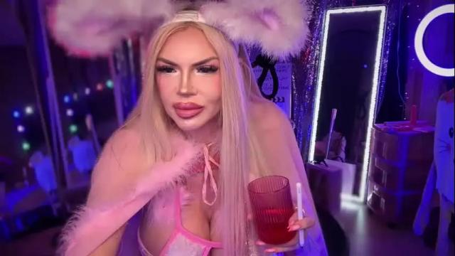 Image 11 of plasticfuckdoll Stream on Chaturbate on 1 month ago