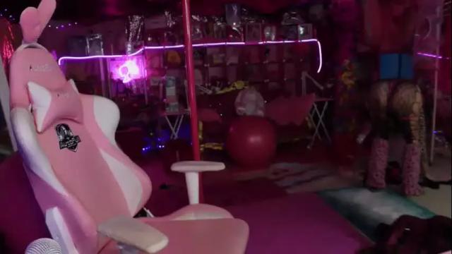 Image 2 of plasticfuckdoll Stream on Chaturbate on 1 month ago