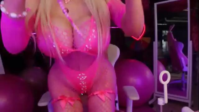 Image 4 of plasticfuckdoll Stream on Chaturbate on 1 month ago