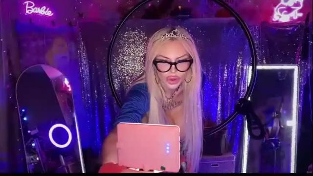 Image 7 of plasticfuckdoll Stream on Chaturbate on 1 month ago