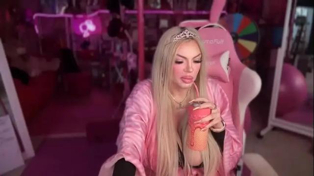 Image 8 of plasticfuckdoll Stream on Chaturbate on 17 days ago