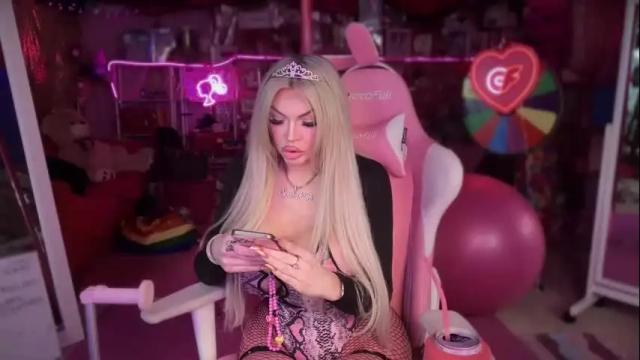 Image 4 of plasticfuckdoll Stream on Chaturbate on 15 days ago