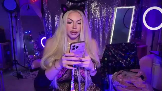 Image 6 of plasticfuckdoll Stream on Chaturbate on 1 month ago