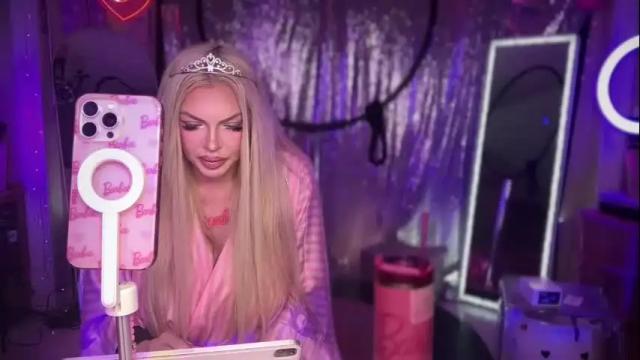 Image 6 of plasticfuckdoll Stream on Chaturbate on 7 days ago