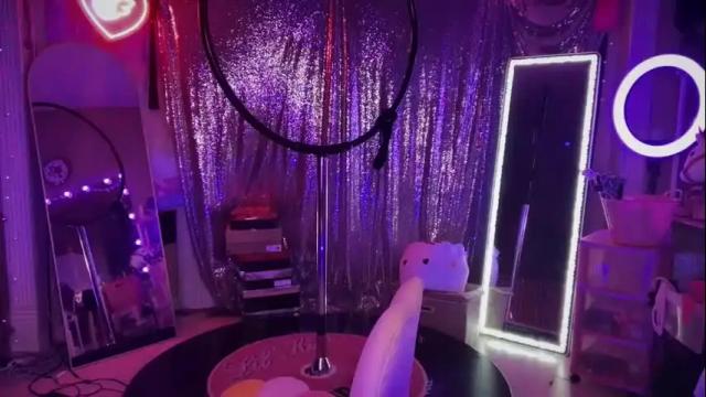 Image 11 of plasticfuckdoll Stream on Chaturbate on 1 month ago