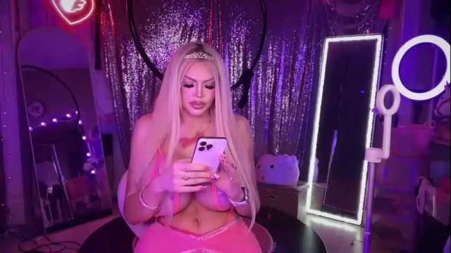 Image 6 of plasticfuckdoll Stream on Chaturbate on 1 month ago