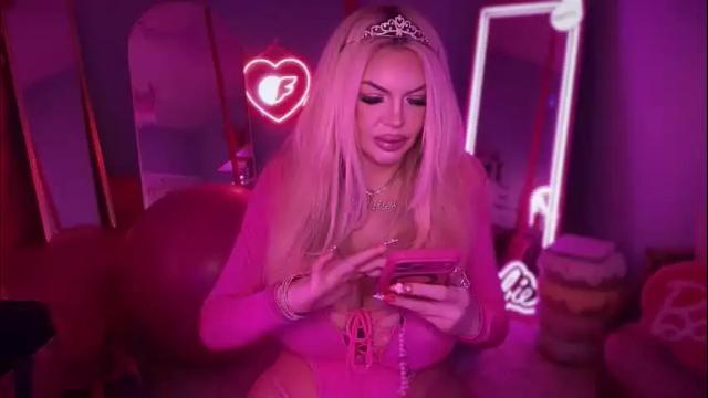 Image 4 of plasticfuckdoll Stream on Chaturbate on 1 month ago