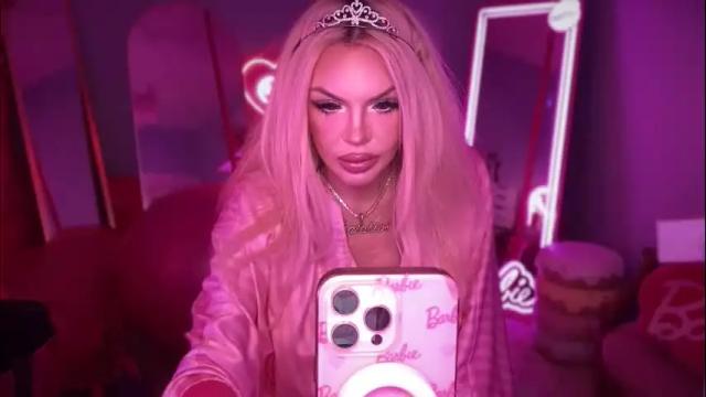 Image 7 of plasticfuckdoll Stream on Chaturbate on 1 month ago