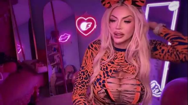 Image 3 of plasticfuckdoll Stream on Chaturbate on 2 months ago