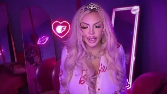 Image 2 of plasticfuckdoll Stream on Chaturbate on 2 months ago