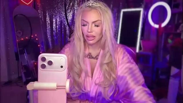 Image 4 of plasticfuckdoll Stream on Chaturbate on 1 month ago