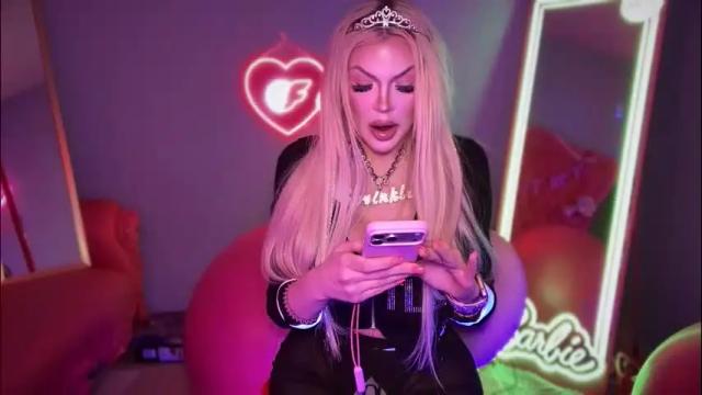 Image 8 of plasticfuckdoll Stream on Chaturbate on 7 days ago