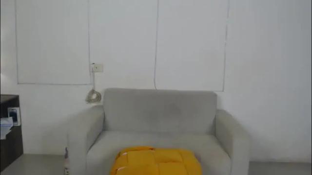 Image 4 of plasticgirll Stream on Chaturbate on 1 month ago