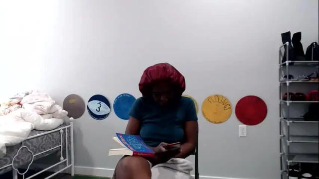 Image 4 of pleasepadrona Stream on Chaturbate on 26 days ago