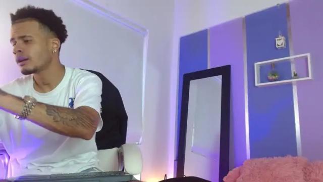 Image 2 of pleassure_infinity Stream on Chaturbate on 18 months ago