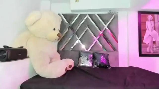 Image 2 of pocahontasweetss Stream on Chaturbate on 13 months ago