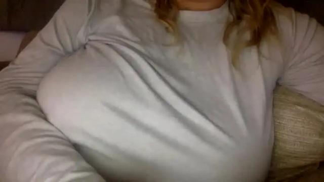 Image 11 of poe215241 Stream on Chaturbate on 15 months ago