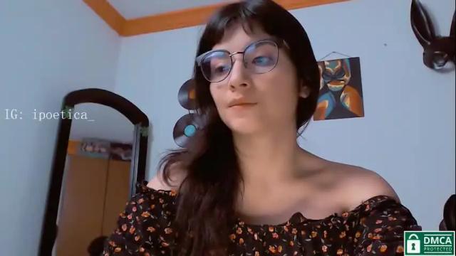 Image 4 of poeeticaa_ Stream on Chaturbate on 1 month ago