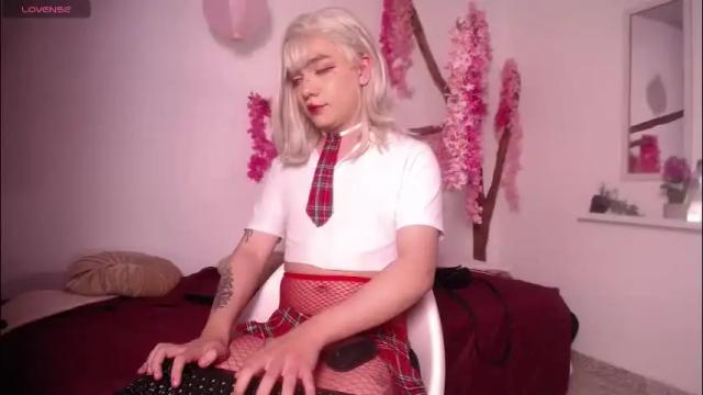 Image 4 of poison__luna Stream on Chaturbate on 2 months ago