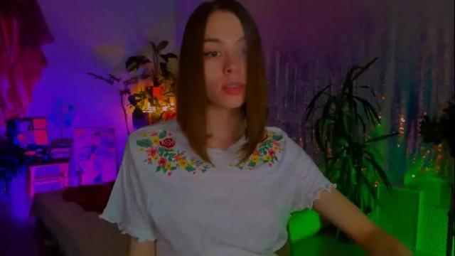 Image 2 of poli__ Stream on Chaturbate on 19 hours ago