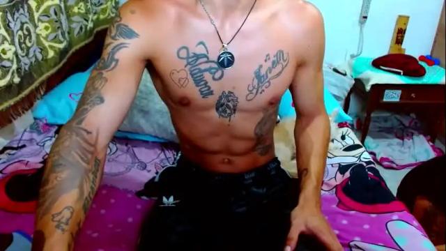 Image 2 of pollon8_kbezon Stream on Chaturbate on 1 month ago