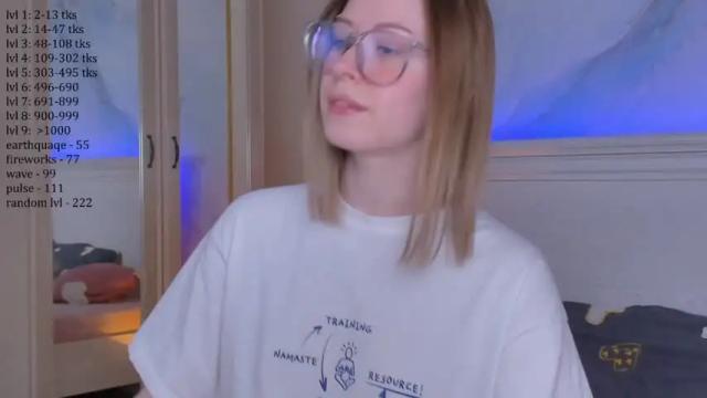 Image 3 of polly_marshmallow Stream on Chaturbate on 23 months ago