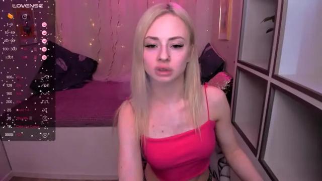Image 2 of polly_milles Stream on Chaturbate on 14 months ago