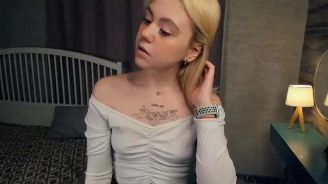 Image 4 of pollydevon Stream on Chaturbate on 14 months ago