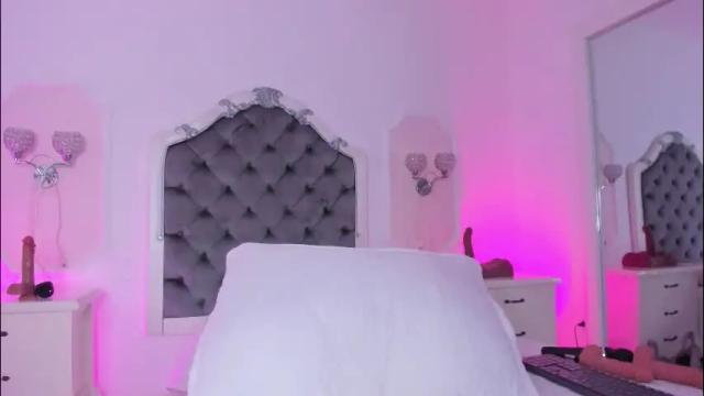 Image 12 of pollygrey_ Stream on Chaturbate on 1 month ago