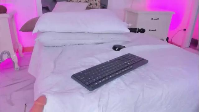 Image 11 of pollygrey_ Stream on Chaturbate on 24 days ago