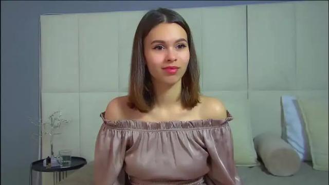 Image 2 of pollylanders Stream on Chaturbate on 2 months ago