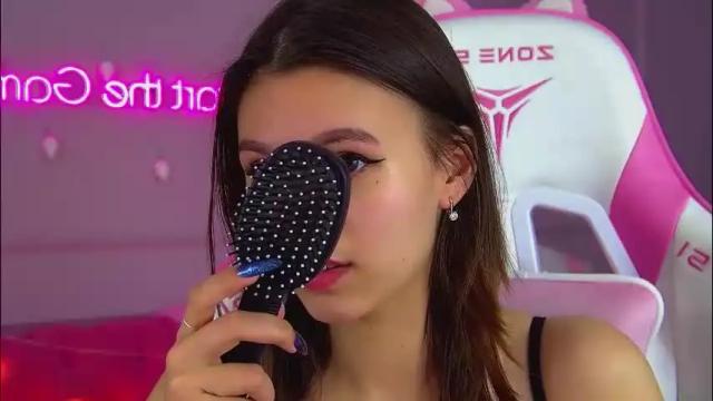 Image 2 of pollylanders Stream on Chaturbate on 1 month ago