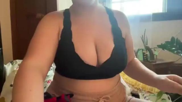 Image 2 of pollypocket1998 Stream on Chaturbate on 18 months ago