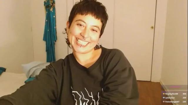 Image 3 of poly_mer Stream on Chaturbate on 1 month ago